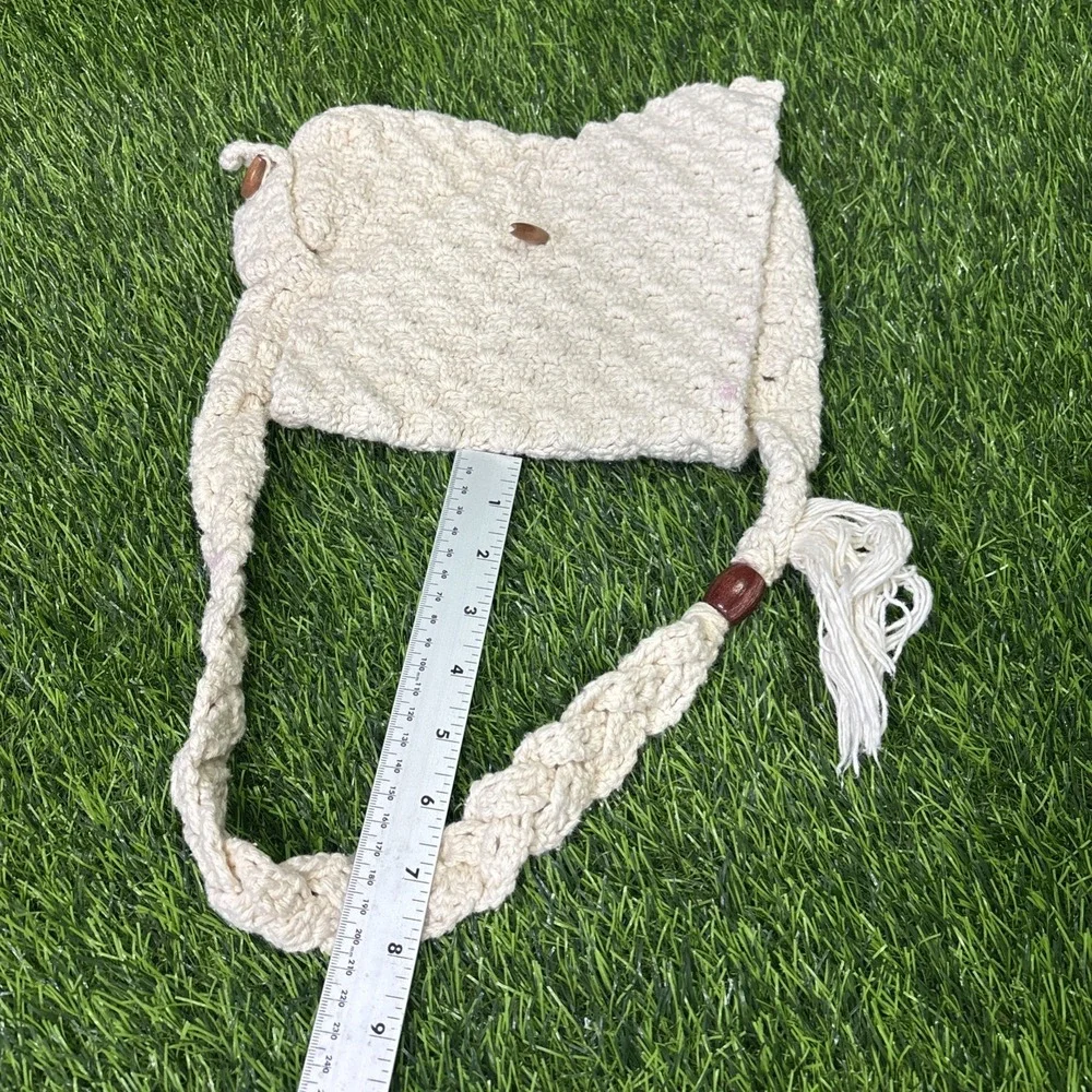 VTG 1970s Handmade Crochet Boho Shoulder Bag Cream Knit Purse Wood Tassel Hippie
